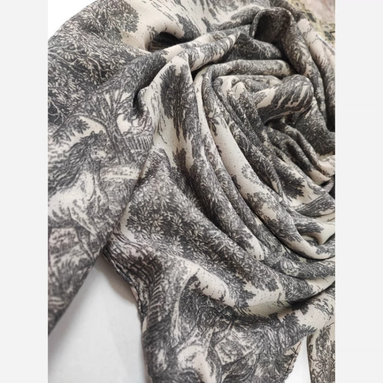 روسری نخی طرح دار